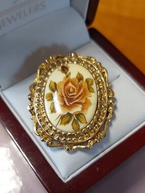 Vintage Rose Cameo Porcelain Scarf Clip